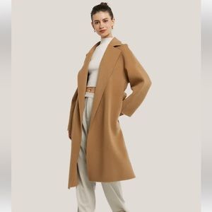 Gentleherd 100% wool coat in camel, size small. Never been worn